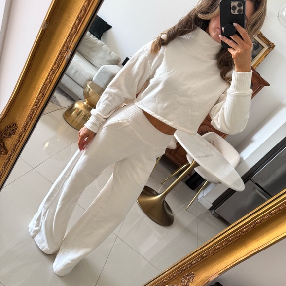 Alo Yoga Serenity Coverup Sweater - Picture 2 of 12